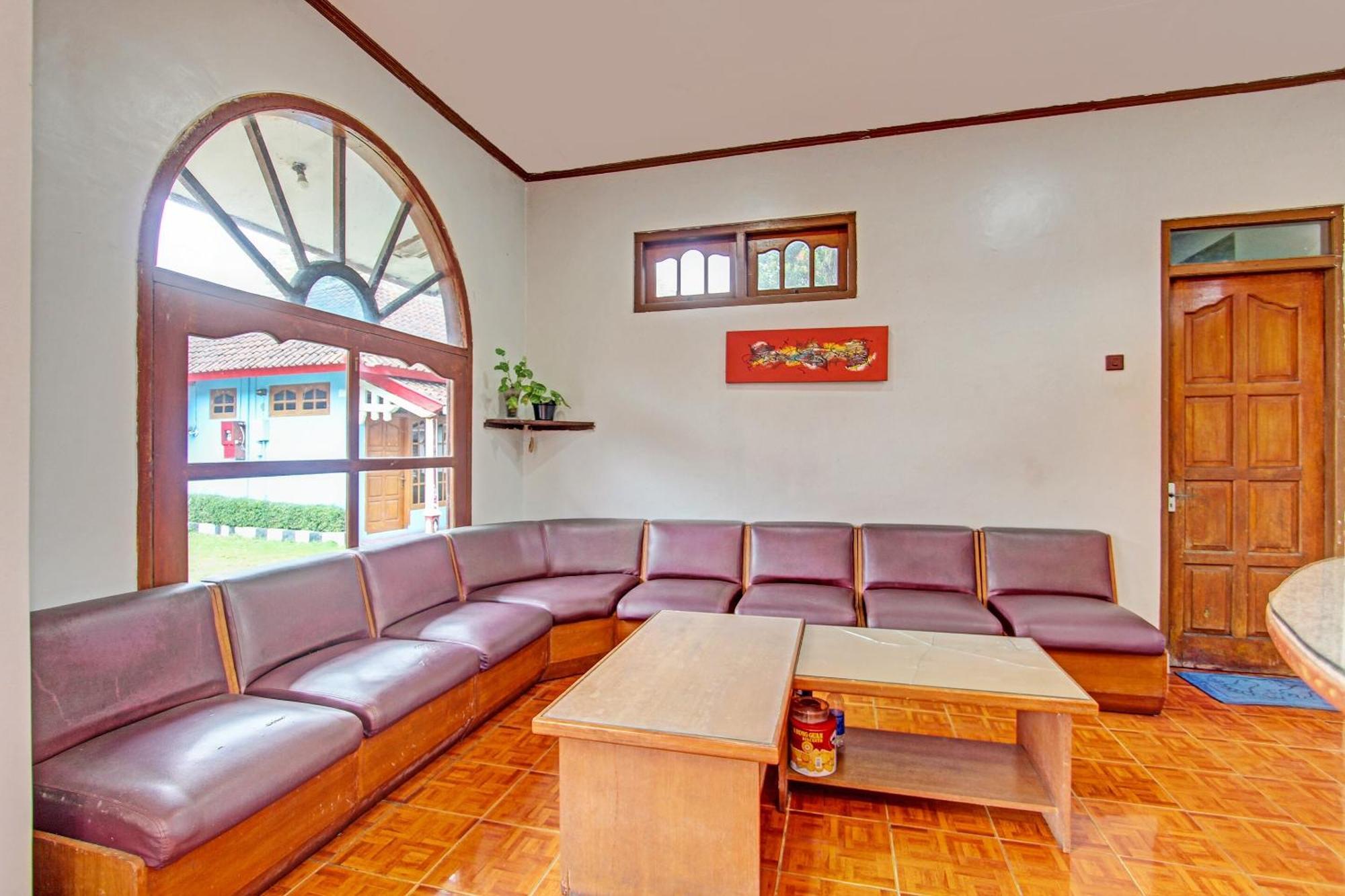 Capital O 91644 Loka Hause Hotel ซาลาตีกา ภายนอก รูปภาพ