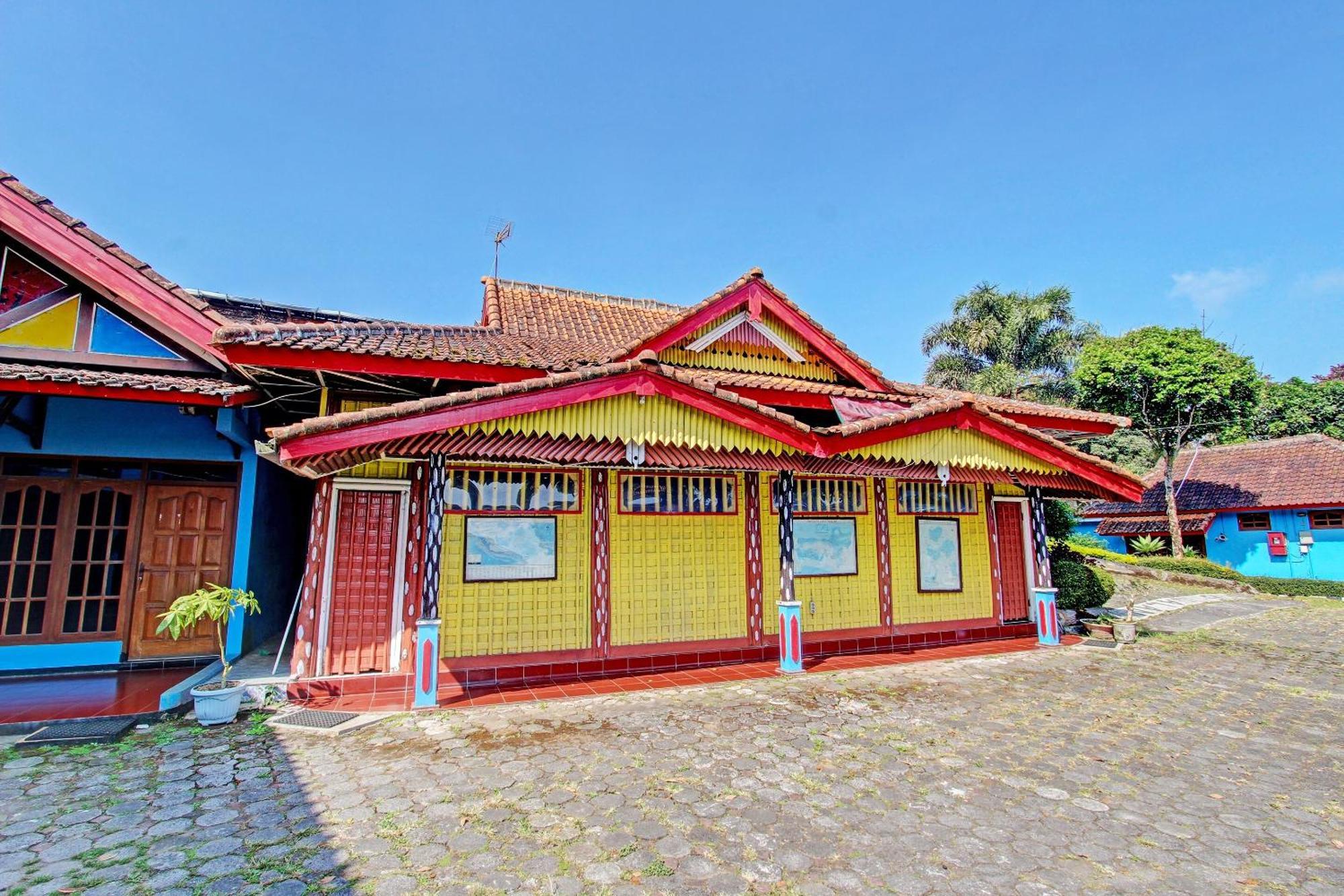 Capital O 91644 Loka Hause Hotel ซาลาตีกา ภายนอก รูปภาพ