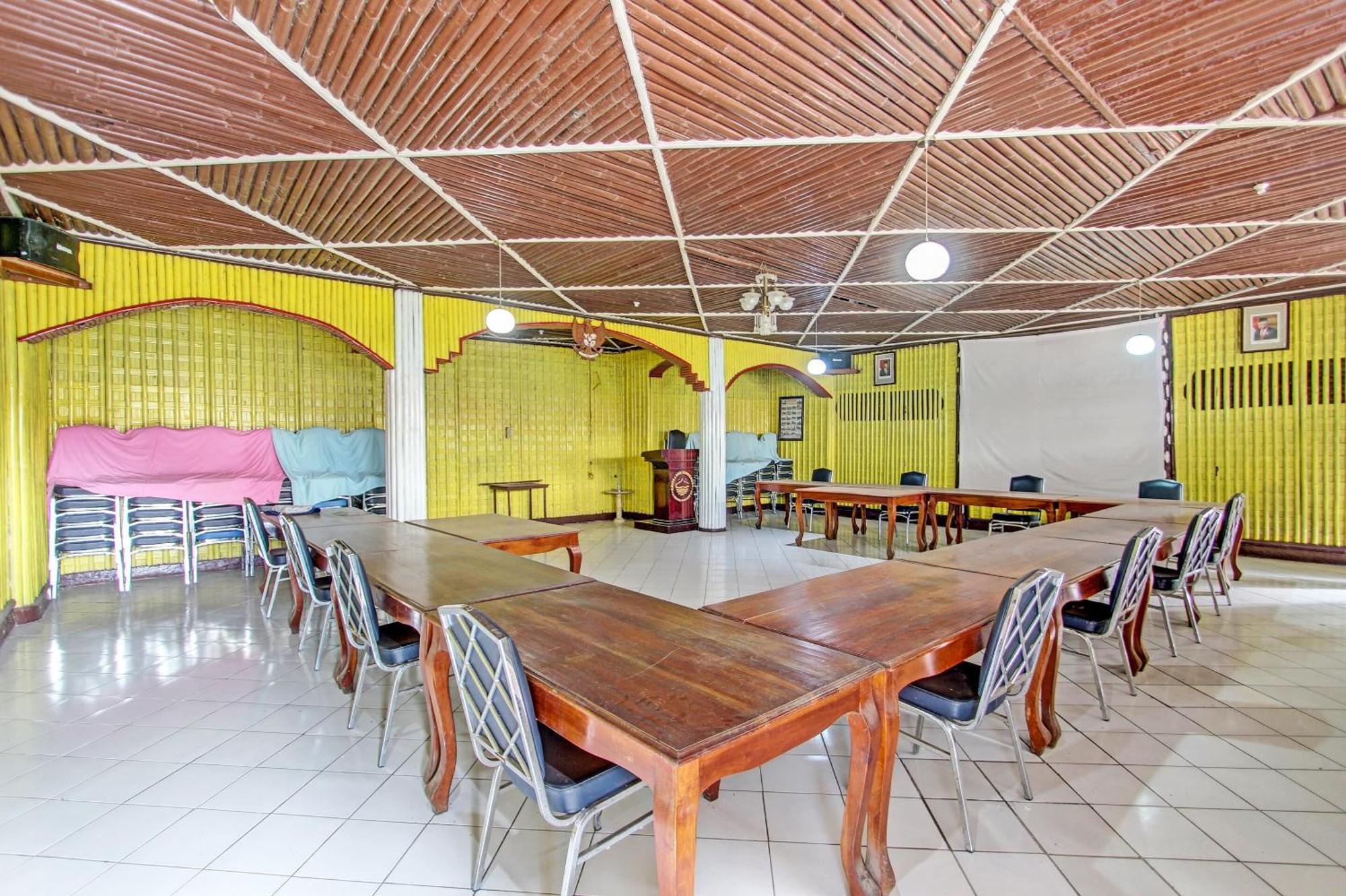Capital O 91644 Loka Hause Hotel ซาลาตีกา ภายนอก รูปภาพ