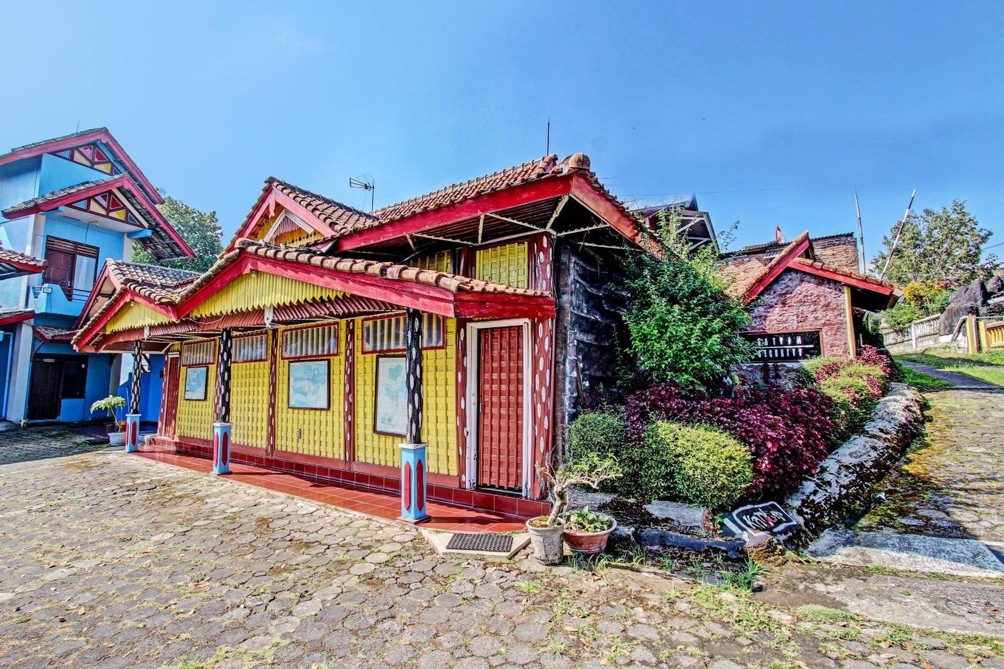 Capital O 91644 Loka Hause Hotel ซาลาตีกา ภายนอก รูปภาพ